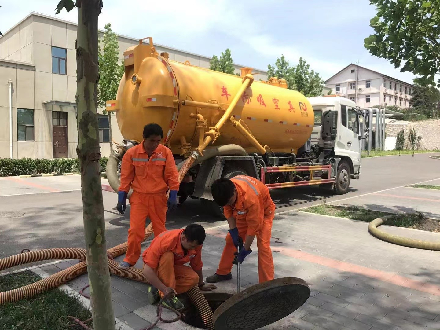 盐边化粪池清理与5-8吨吸粪车施工效率分析